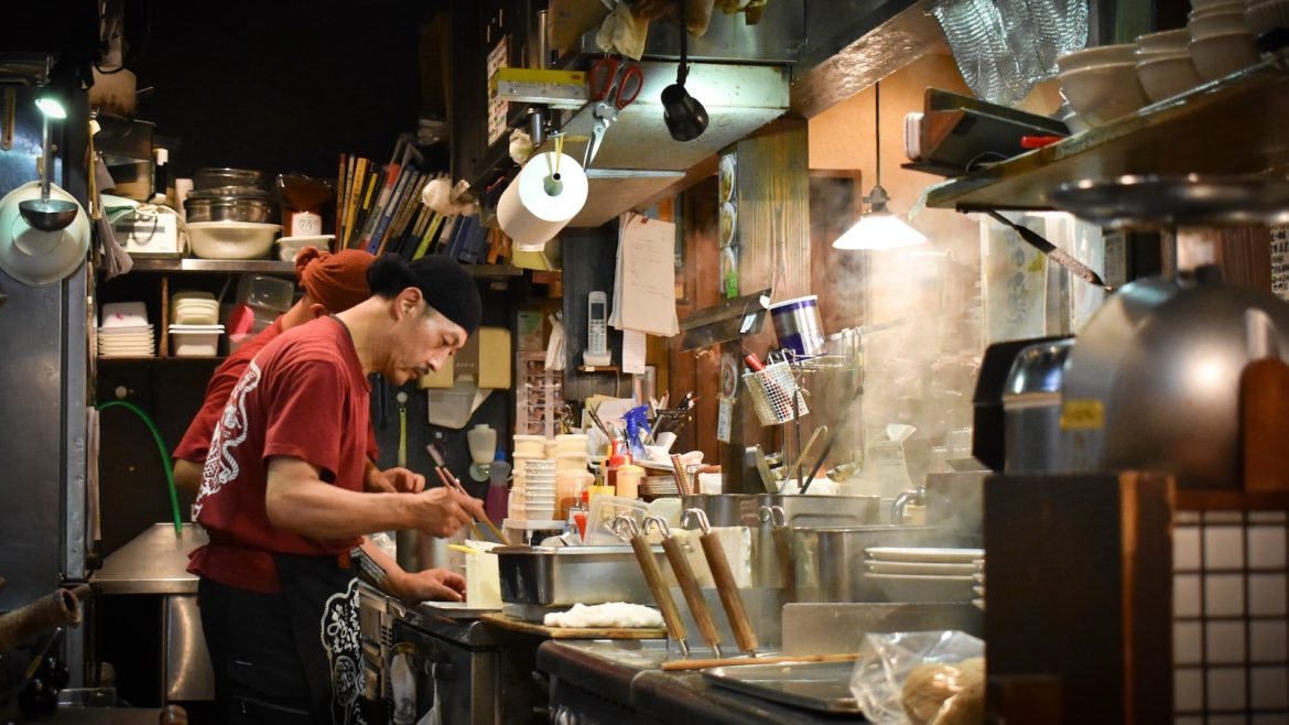Tokyo Tasting Tour: Exploring Japanese Sushi Culture, Sampling Fresh Sashimi and Creative Rolled Sushi