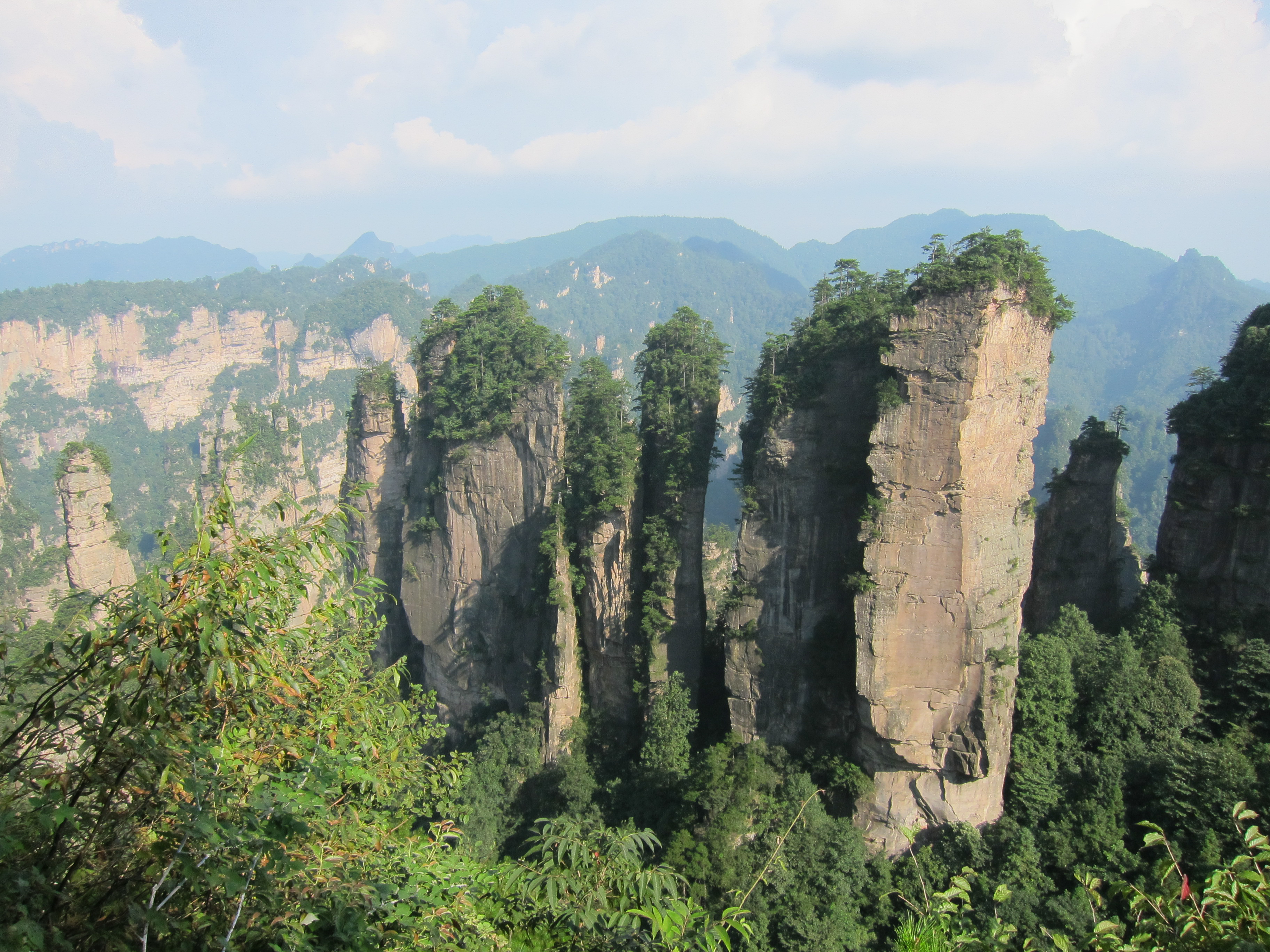 II. A Spectacle of Nature's Magnificence: Majestic Views of the Enchanted Canyon Night in Zhangjiajie