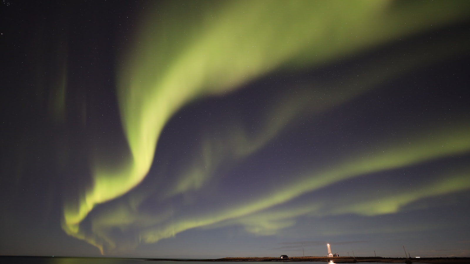 1. Nature's Dazzling Spectacle: Unveiling the Mysteries of the Northern Lights