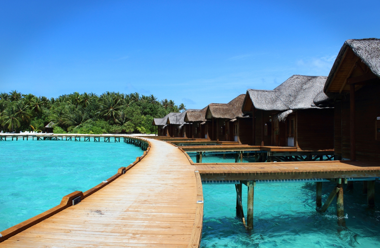 Unparalleled Overwater Experiences: Luxurious Retreats in the Maldives